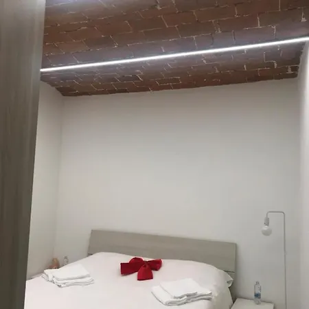 Elegante E Spazioso Bilocale In Zona Certosa Appartamento